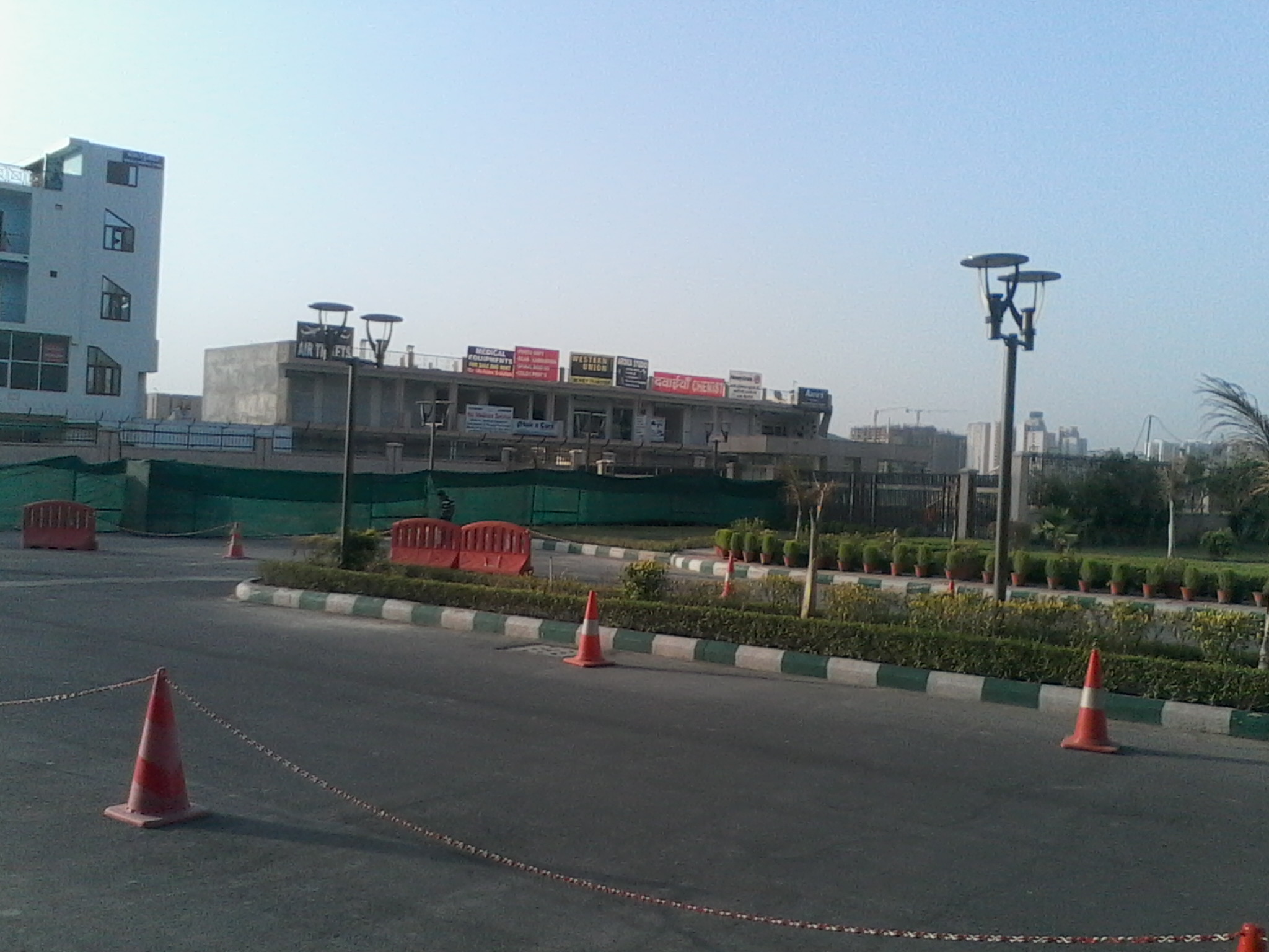 Shops near jaypee hospital noida